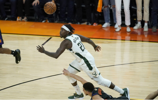  霍勒迪致命抢断雄鹿险胜黄蜂  