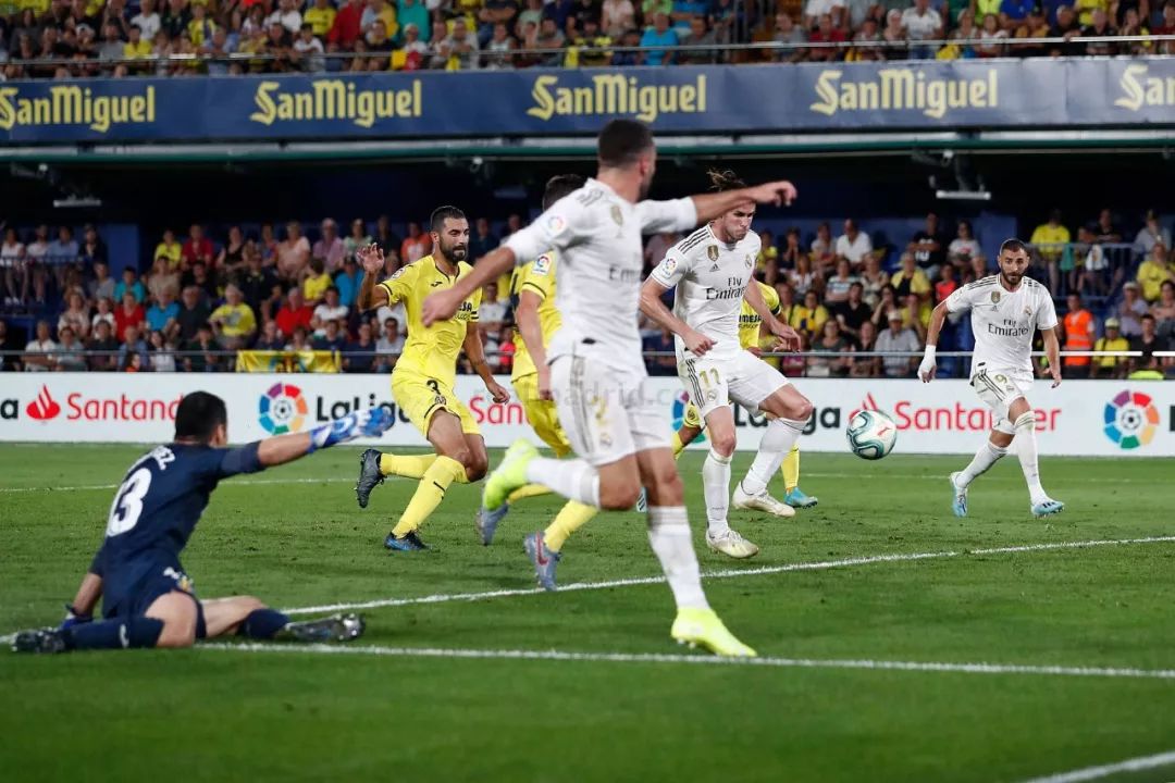  尼斯中场核心染红遭逐引发争议判罚  