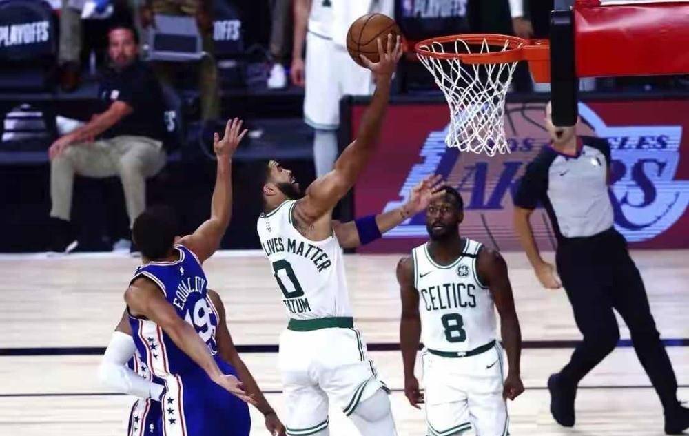  恩比德复出76人横扫猛龙进次轮  